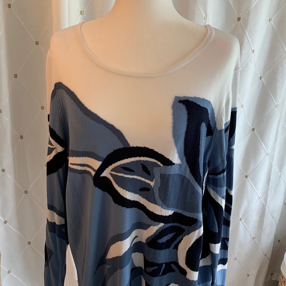 Pretty Chico’s lightweight sweater tunic - Picture 1 of 4